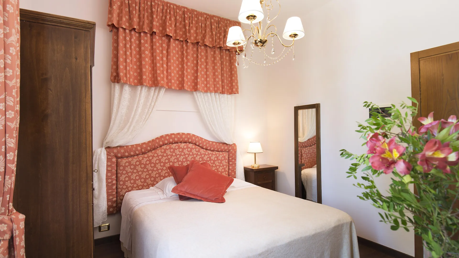 Villa Lecchi Hotel Wellness コッレ・ヴァル・デルザ